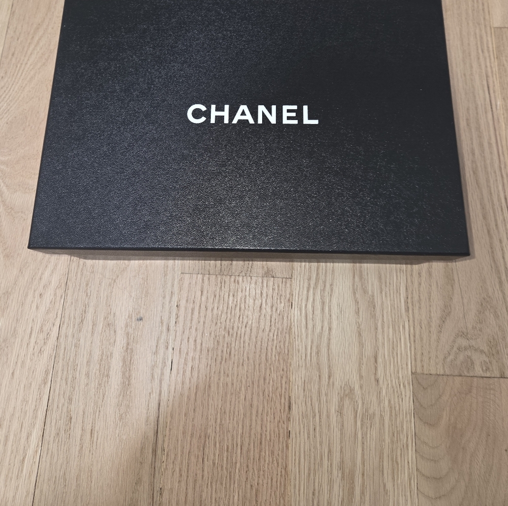 CHANEL Box